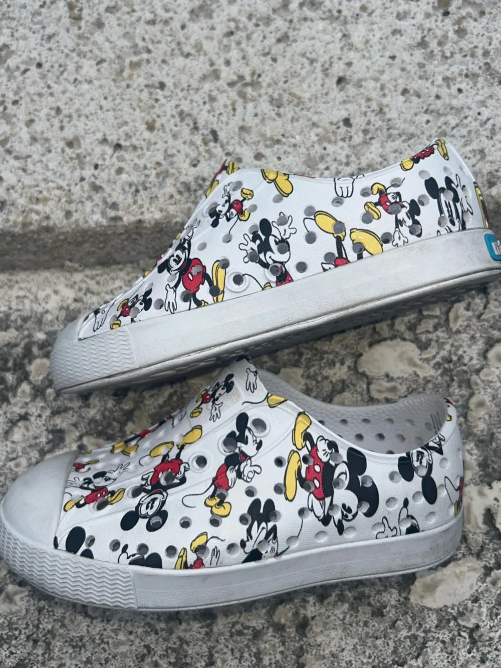 Disney x Native Jefferson slip-on shoes kid baby size 7 Mickey Mouse print white